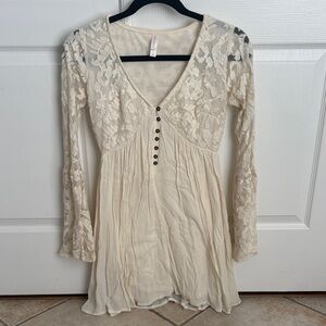 Xhilaration Cream Lace Long Sleeve Dress
